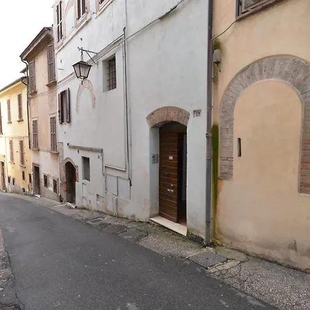 Via Della Posterna Spoletium Apartman *